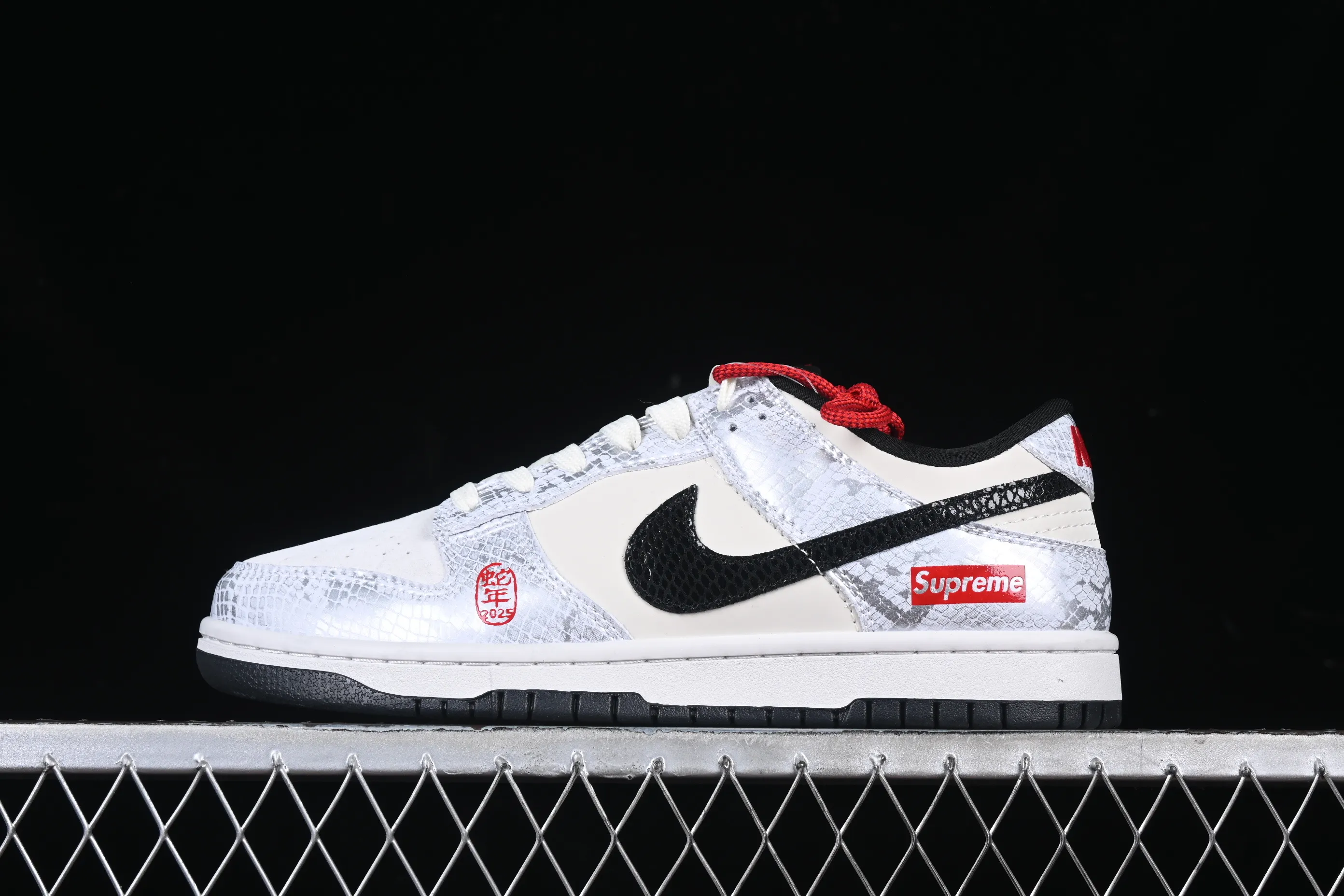 All Categories Nk SB Dunk Series Nk SB Dunk Low High-end Customized Low-top Sneakers Nk SB Dunk Low Sup Joint Year of the Snake Limited Edition White Snake Anniversary High-end Customized Low-top Casual Sneakers AG3702-852